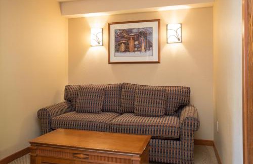 Snowbird Apartment | 3412 - One Bedroom Den Standard Powderhorn Lodge condo
