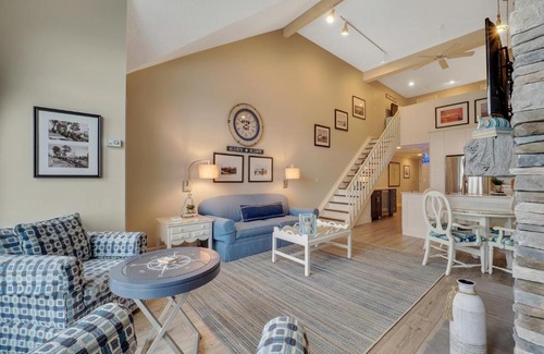 Charlevoix House | 344 Edgewater Inn
