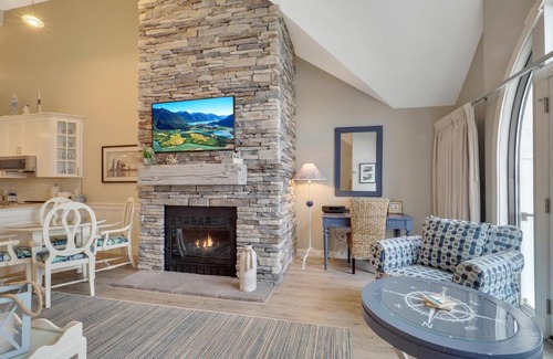 Charlevoix House | 344 Edgewater Inn