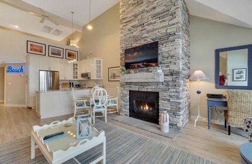 Charlevoix House | 344 Edgewater Inn