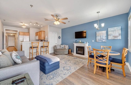Huddleston House | #344 Pointe - 2 Bedroom Lakefront Condo at Mariners SML