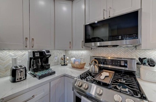 Pittsfield House | 345 Cozy Stay! 1.5 Miles to Pontoosuc Lake n