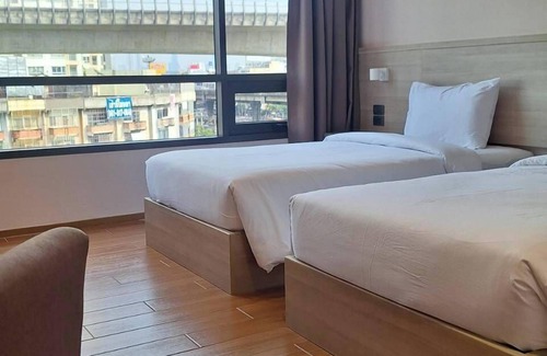 Bang Phlat Hotel | 35 Bow Hotel