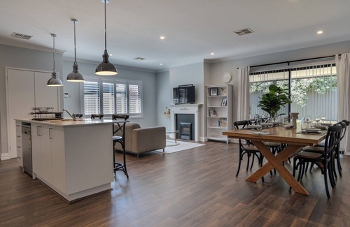 Baldivis House | 35 Hamptons Luxury Escape Family Home Sleeps9