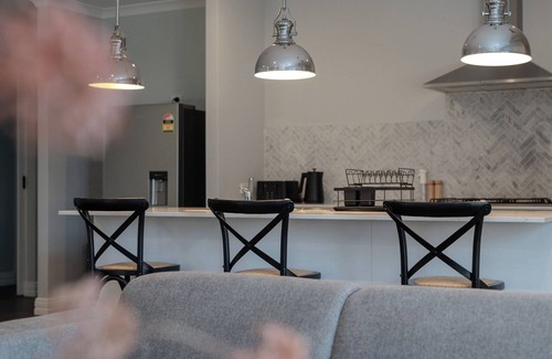 Baldivis House | 35 Hamptons Luxury Escape Family Home Sleeps9