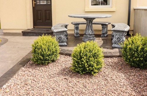 Killorglin Cottage | 35 LAUNE VIEW, family friendly in Killorglin, County Kerry