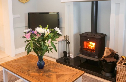 Killorglin Cottage | 35 LAUNE VIEW, family friendly in Killorglin, County Kerry