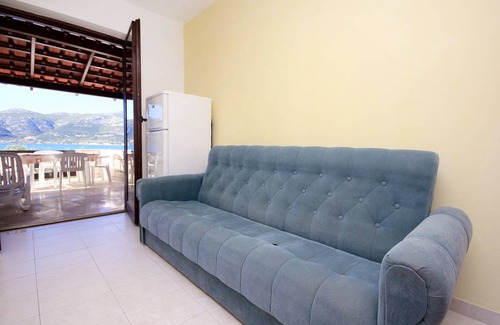 Cove Tri Zala (Zrnovo) Apartment | 35 m² Apartment ∙ 1 bedroom ∙ 5 guests