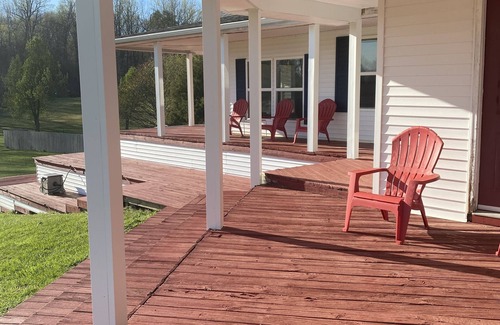 Palmyra House | 35 min to Louisville, 45 to Churchill Downs. Indoor Basketball court.