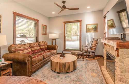 Bronson Cottage | 35 minutes from both Gainesville and Ocala, 20 minutes from HITS