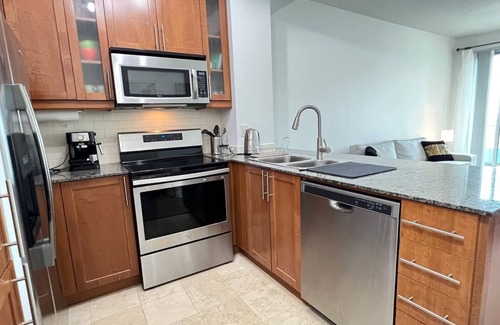 Willowdale Condo | 35% OFF! Winter Comfort Oasis &Subway &Parking, Pool,Buzzing Restaurant District