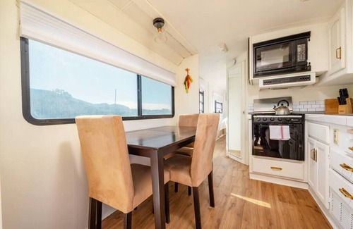 Canoncito House | 35' RV- Glamping |Firepit |Private| 15min to Plaza