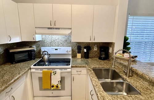 Mission Bay Apartment | 350 C - Warm & Spacious Corner Apt - Top Floor - Washer & Dryer