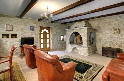 Rojnici House | 350 m² House ∙ 7 bedrooms ∙ 16 guests