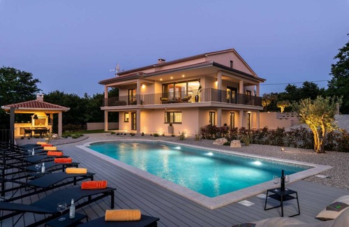 Pican Villa | 350 m² Villa ∙ 5 bedrooms ∙ 10 guests