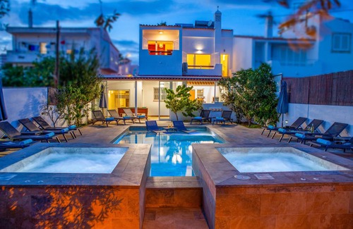 Montechoro Villa | 350 m² Villa ∙ 8 bedrooms ∙ 26 guests