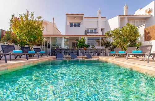 Montechoro Villa | 350 m² Villa ∙ 8 bedrooms ∙ 26 guests