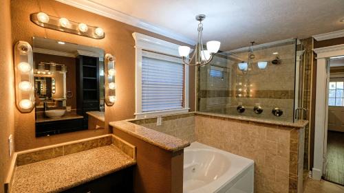 Clodine House | 350k Home, 5 BDR, Up to 16 guest, Middle of Town - Templar