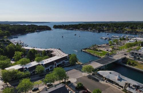 Charlevoix House | 358 Edgewater Inn
