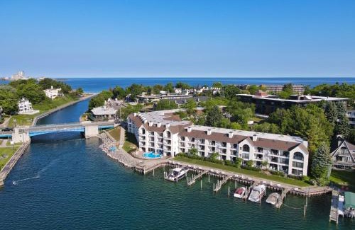 Charlevoix House | 358 Edgewater Inn