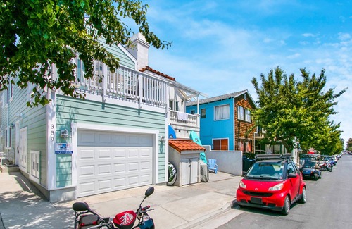 Avalon House | 359SC: Cozy Triplex Unit C, 2.5 Blocks to Beach