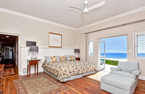 Robberg Beach Villa | 36 Beachy Head - Solar Power, Beachfront 6 Bd 6 Bt