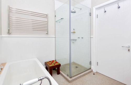 Robberg Beach Villa | 36 Beachy Head - Solar Power, Beachfront 6 Bd 6 Bt