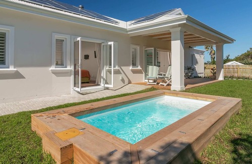 Robberg Beach House | 36 Beachy Head - Solar Power, Beachfront 2 Bd 2 Bt