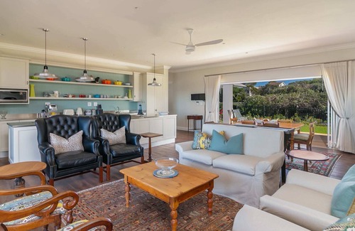 Robberg Beach House | 36 Beachy Head - Solar Power, Beachfront 2 Bd 2 Bt