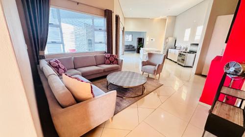 Metsimaholo Resort | 36 Emanzini (Holiday home lake view)