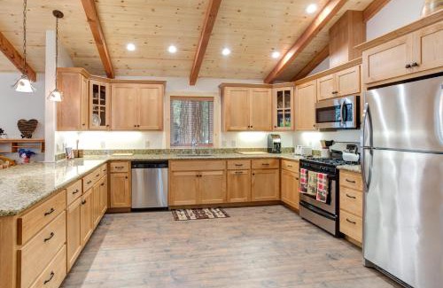North Wawona Ski Chalet | 36 Larkspur Lair