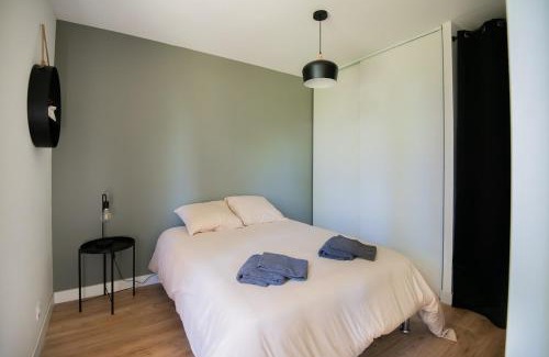 La Celle-sous-Gouzon Apartment | 36 m2 2-room apartment, parking, fiber internet, near metro, Literie Bultex