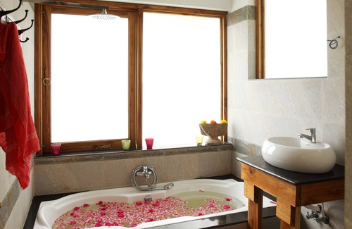 Kuzhuppilly Hotel | 36 Palms Boutique Retreat