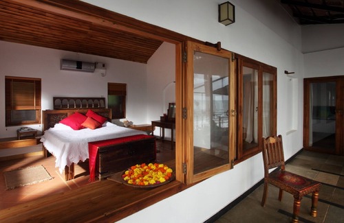 Kuzhuppilly Hotel | 36 Palms Boutique Retreat
