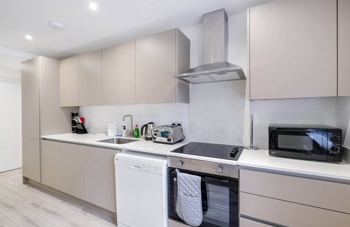 Camberley Apartment | 360 GU15 Aspen Court 04 - Modern 2 Bedrooms Apartment 04 Town Centre Camberley