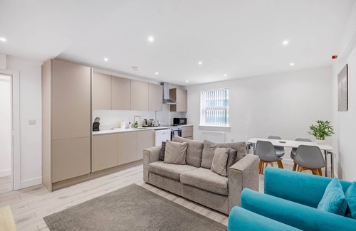 Camberley Apartment | 360 GU15 Aspen Court 04 - Modern 2 Bedrooms Apartment 04 Town Centre Camberley