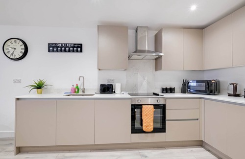 Camberley Apartment | 360 GU15 Aspen Court 05 - Modern 2 Bedrooms Apartment 05 Town Centre Camberley