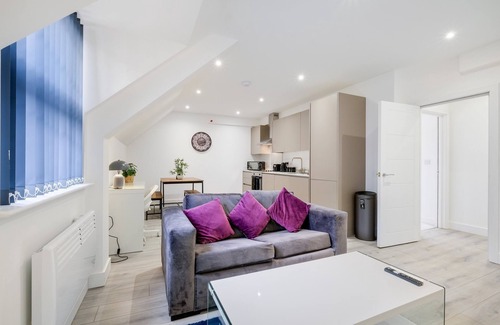 Camberley Apartment | 360 GU15 Aspen Court 08 - Modern 1 bedroom Apartment 08 Town Centre Camberley