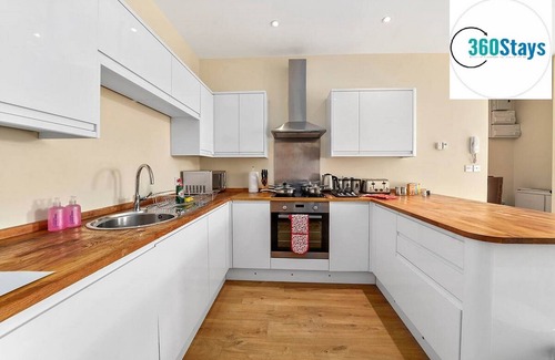 Maidenhead Apartment | 360 MH Victoria Hse 01 - Luxury 2 Bedroom Apt. 01 with Parking