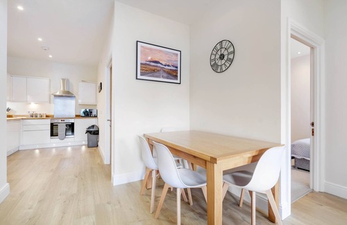 Maidenhead Apartment | 360 MH Victoria Hse 05 - Luxury 2 Bedroom Apt. 05 with Parking