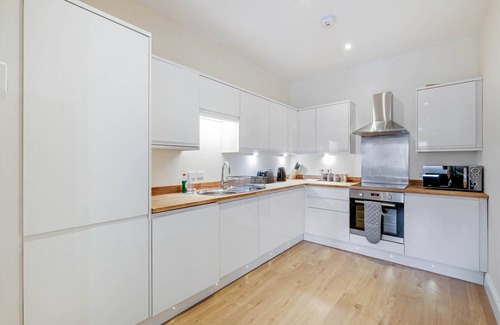 Maidenhead Apartment | 360 MH Victoria Hse 05 - Luxury 2 Bedroom Apt. 05 with Parking