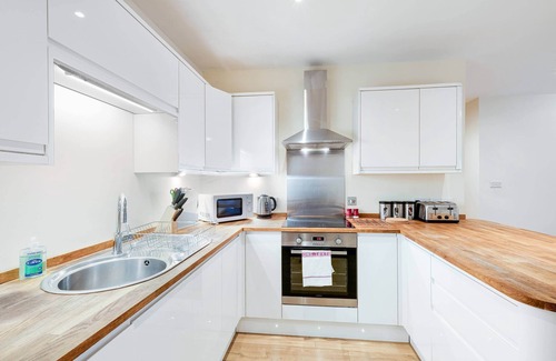 Maidenhead Apartment | 360 MH Victoria Hse 04 -Luxury 3 Bedroom Apt. 04 with Parking