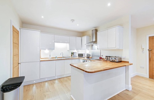Maidenhead Apartment | 360 MH Victoria Hse 04 -Luxury 3 Bedroom Apt. 04 with Parking