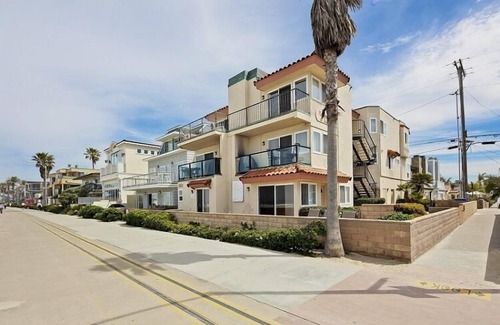 Mission Beach Condo | 3631-2 Ocean Front Walk