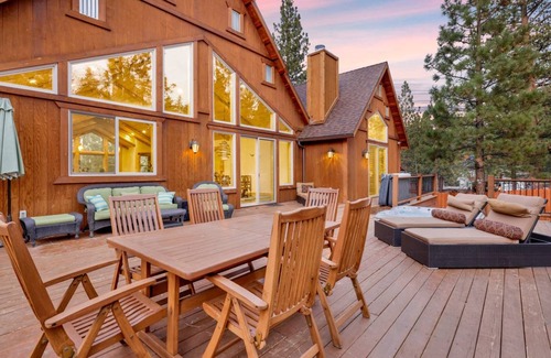 Evergreen Estates Ski Chalet | 364 m² Chalet ∙ 4 bedrooms ∙ 14 guests