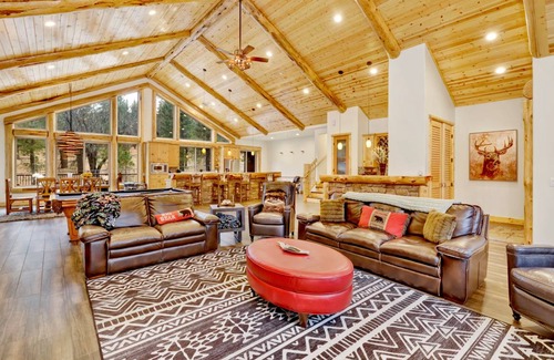 Evergreen Estates Ski Chalet | 364 m² Chalet ∙ 4 bedrooms ∙ 14 guests