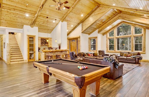 Evergreen Estates Ski Chalet | 364 m² Chalet ∙ 4 bedrooms ∙ 14 guests