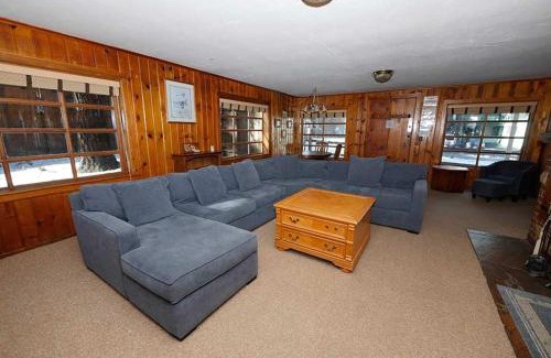 South Lake Tahoe House | 3664 Birch Avenue cabin