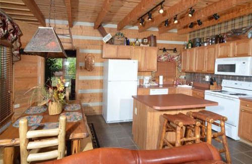 Gatlinburg - Pigeon Forge House | #3690 Bear Creek Lodge