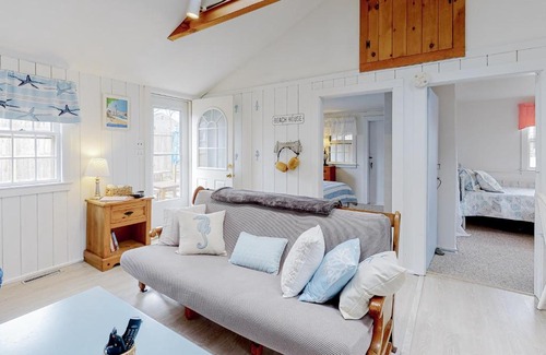 Dennis Port House | 37 Bassett